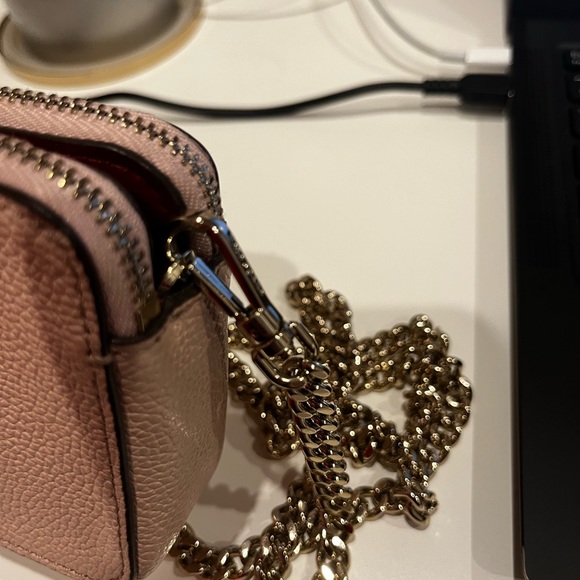 Nude pink Kate spade sling bag with chain detail - Picture 7 of 9